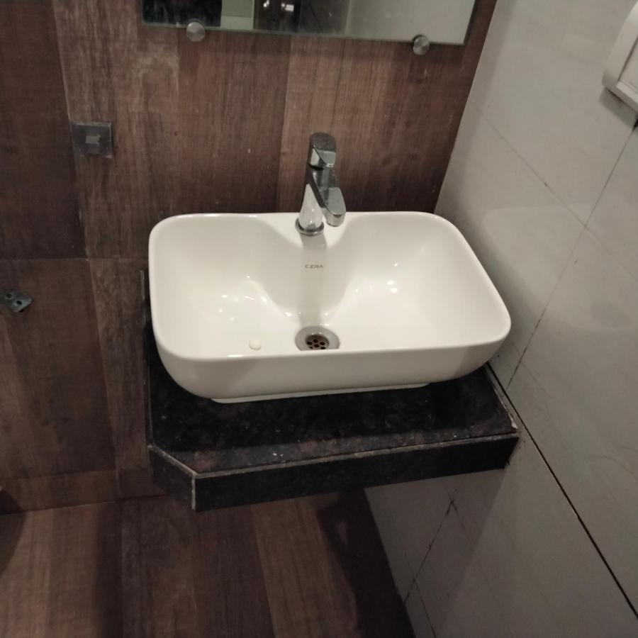 Hotel Everest Lodging Navi Mumbai Esterno foto