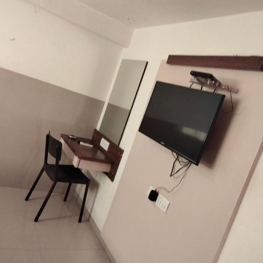 Hotel Everest Lodging Navi Mumbai Esterno foto