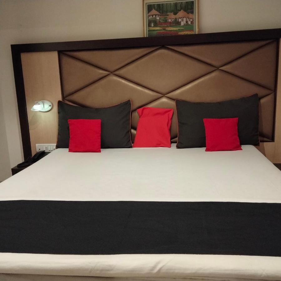 Hotel Everest Lodging Navi Mumbai Esterno foto