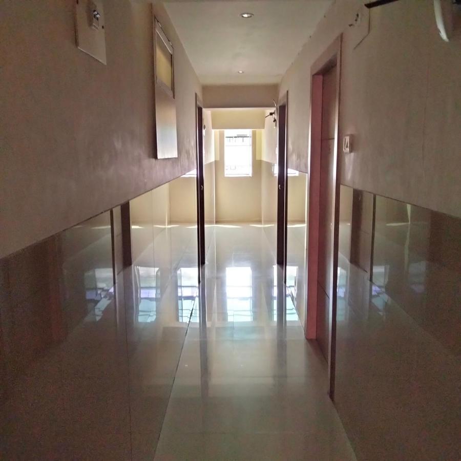 Hotel Everest Lodging Navi Mumbai Esterno foto