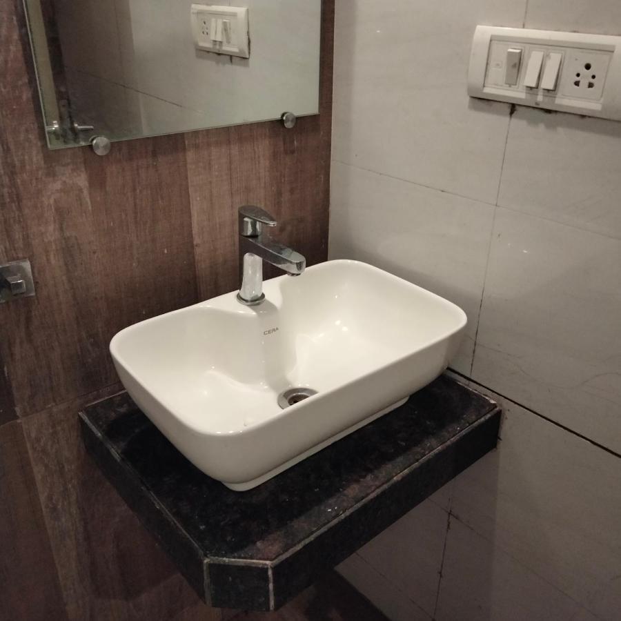 Hotel Everest Lodging Navi Mumbai Esterno foto