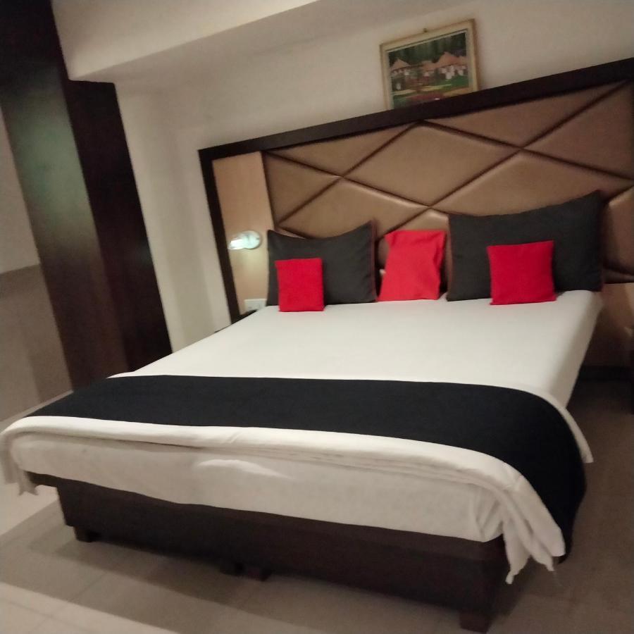 Hotel Everest Lodging Navi Mumbai Esterno foto