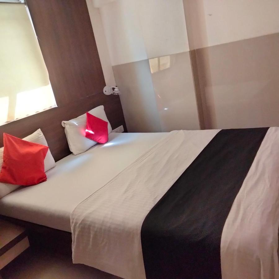 Hotel Everest Lodging Navi Mumbai Esterno foto