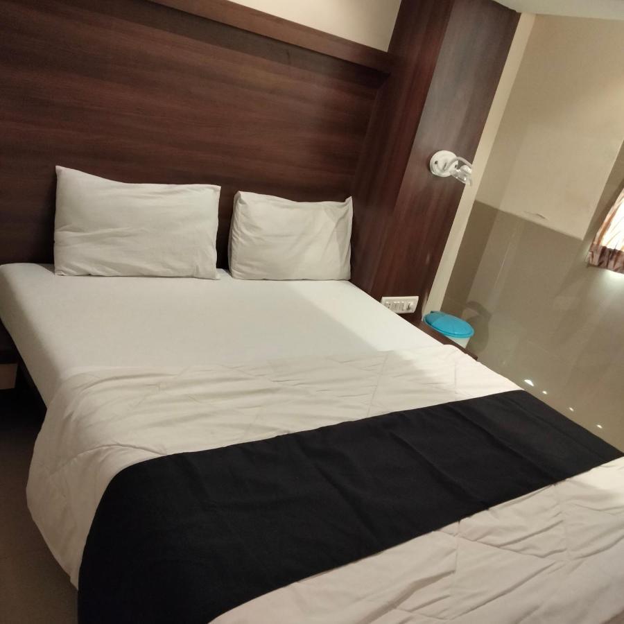 Hotel Everest Lodging Navi Mumbai Esterno foto