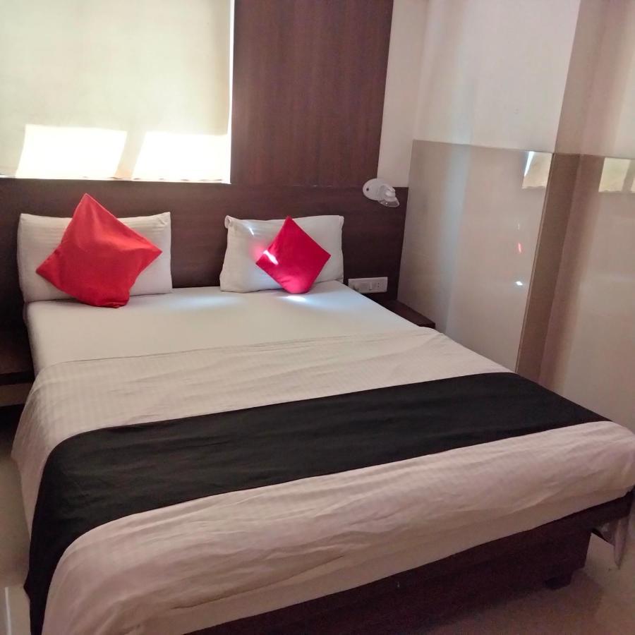 Hotel Everest Lodging Navi Mumbai Esterno foto