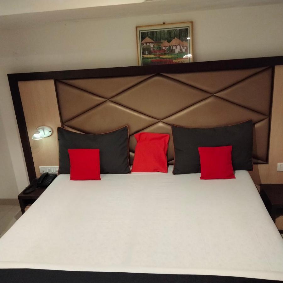 Hotel Everest Lodging Navi Mumbai Esterno foto