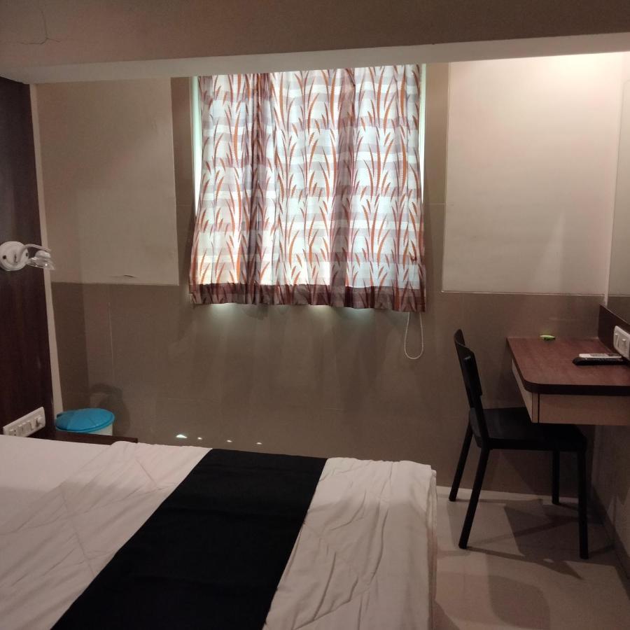Hotel Everest Lodging Navi Mumbai Esterno foto