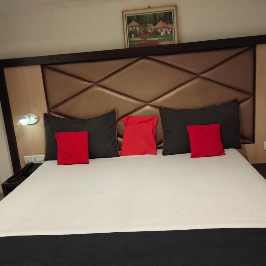 Hotel Everest Lodging Navi Mumbai Esterno foto