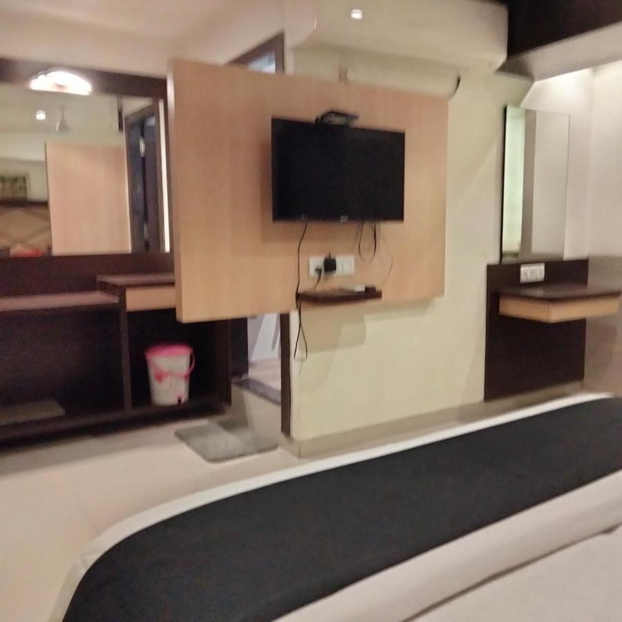 Hotel Everest Lodging Navi Mumbai Esterno foto
