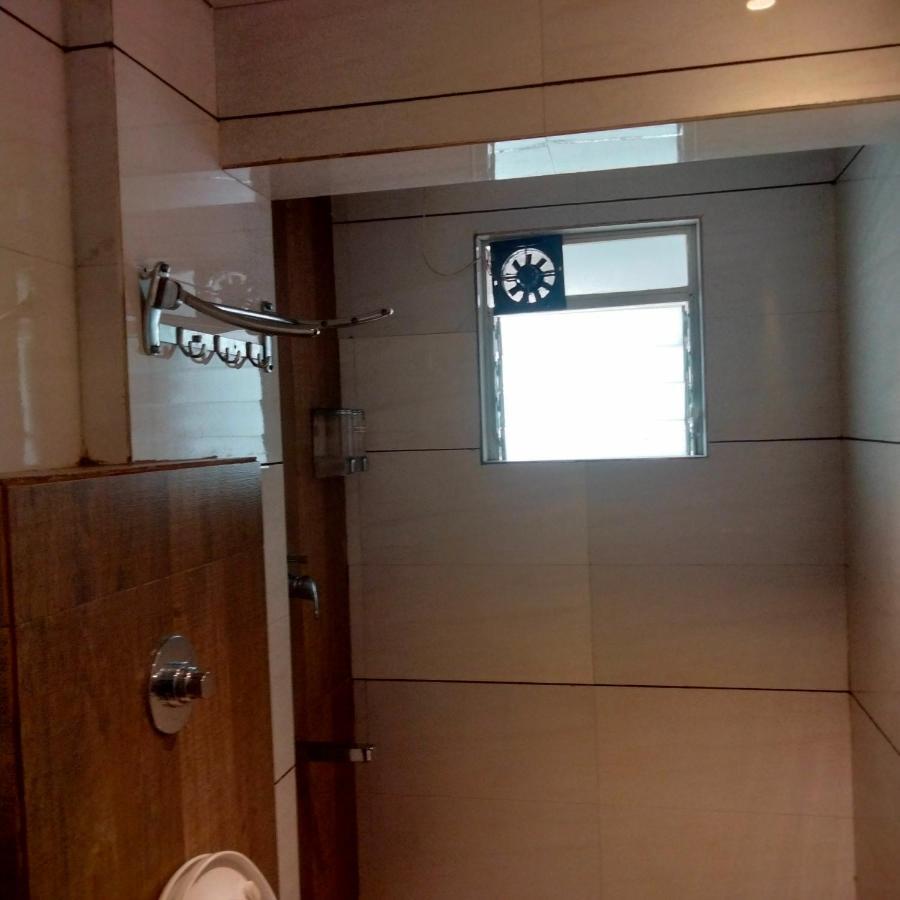 Hotel Everest Lodging Navi Mumbai Esterno foto