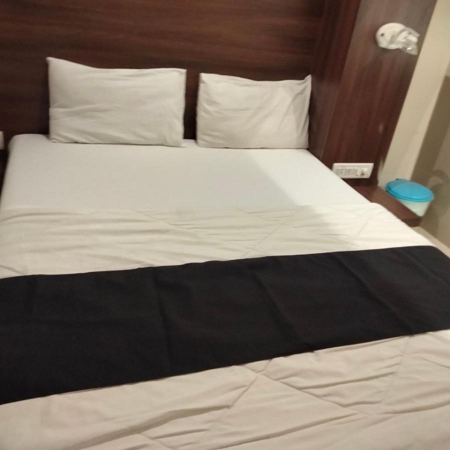 Hotel Everest Lodging Navi Mumbai Esterno foto