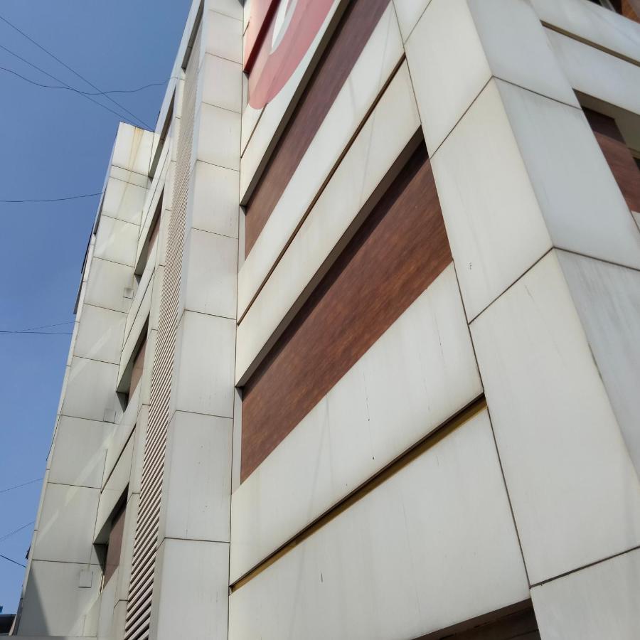 Hotel Everest Lodging Navi Mumbai Esterno foto