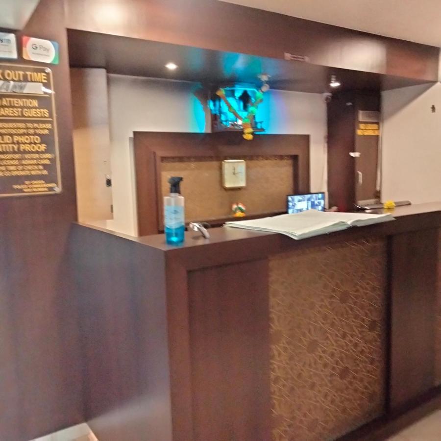 Hotel Everest Lodging Navi Mumbai Esterno foto