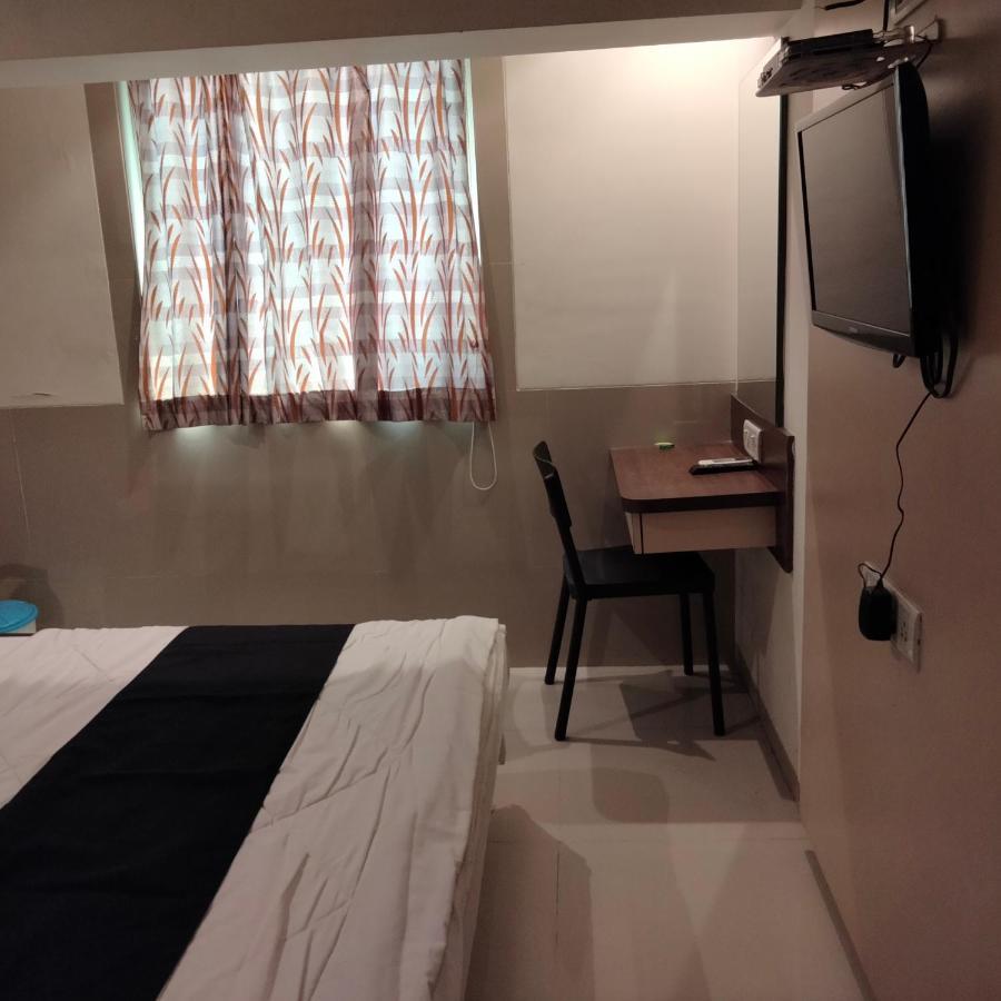 Hotel Everest Lodging Navi Mumbai Esterno foto