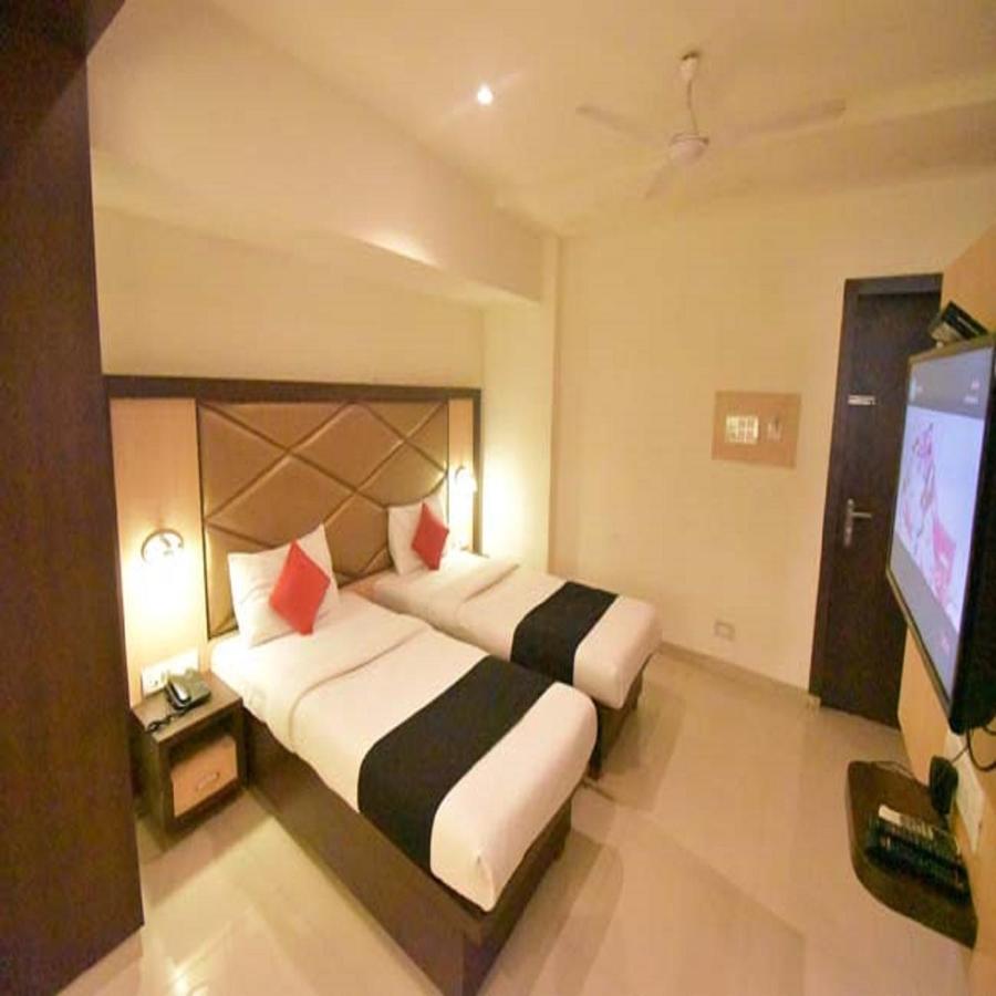 Hotel Everest Lodging Navi Mumbai Esterno foto