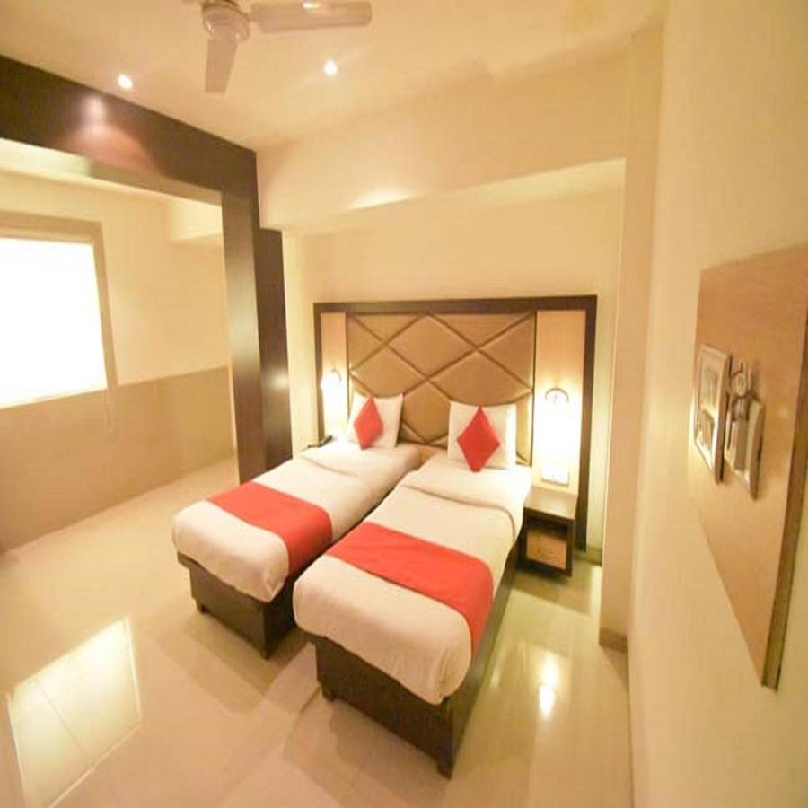 Hotel Everest Lodging Navi Mumbai Esterno foto