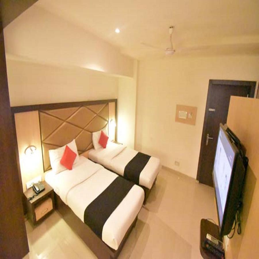 Hotel Everest Lodging Navi Mumbai Esterno foto