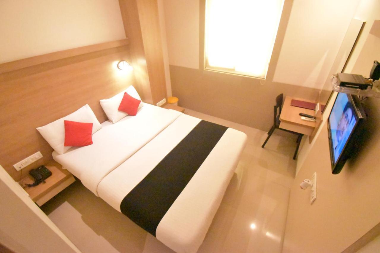 Hotel Everest Lodging Navi Mumbai Esterno foto