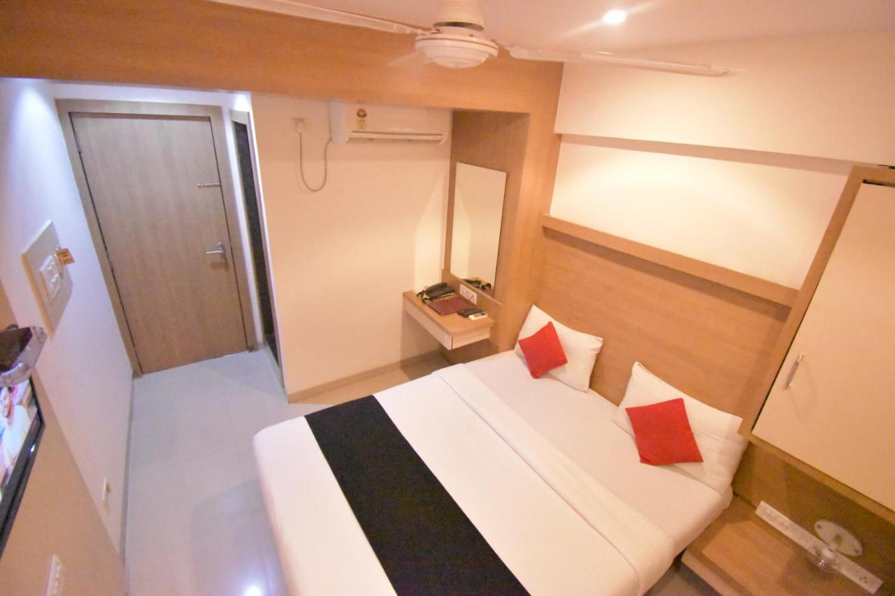Hotel Everest Lodging Navi Mumbai Esterno foto