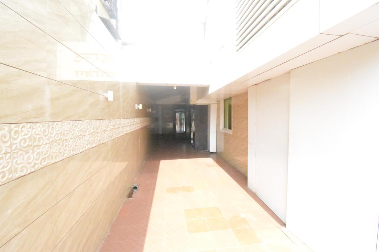 Hotel Everest Lodging Navi Mumbai Esterno foto
