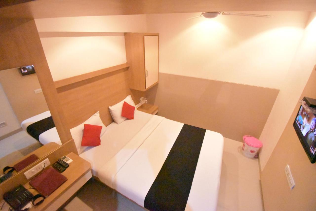 Hotel Everest Lodging Navi Mumbai Esterno foto