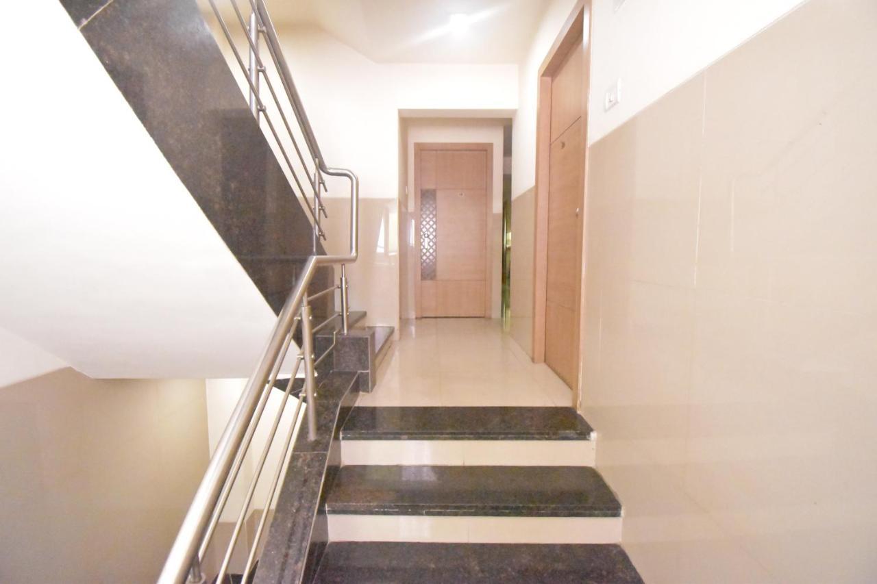 Hotel Everest Lodging Navi Mumbai Esterno foto