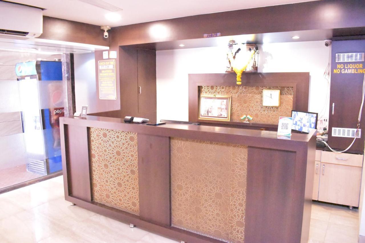 Hotel Everest Lodging Navi Mumbai Esterno foto
