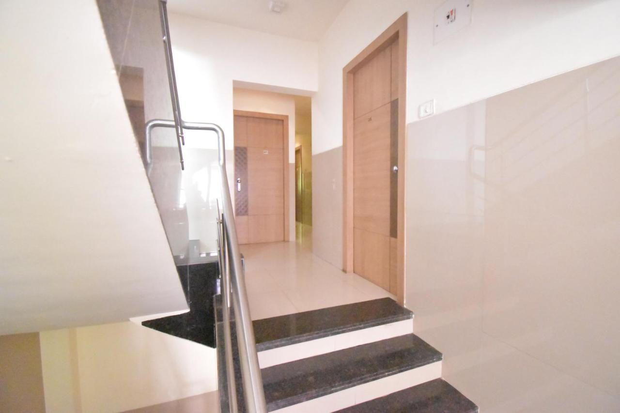 Hotel Everest Lodging Navi Mumbai Esterno foto
