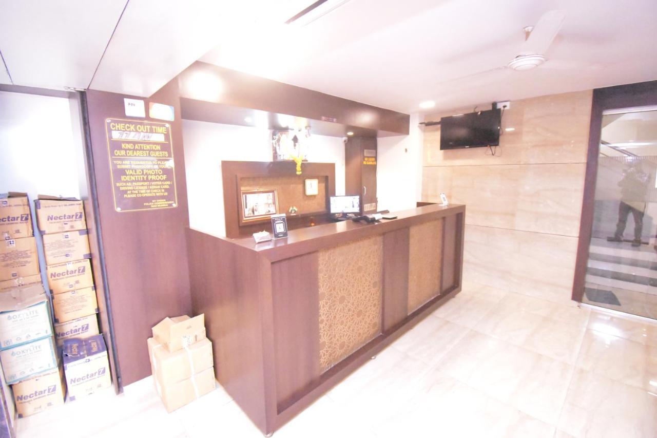 Hotel Everest Lodging Navi Mumbai Esterno foto