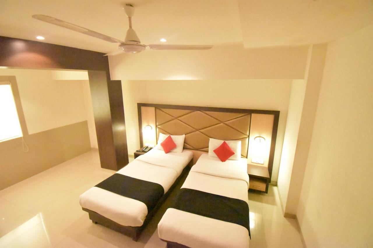 Hotel Everest Lodging Navi Mumbai Esterno foto