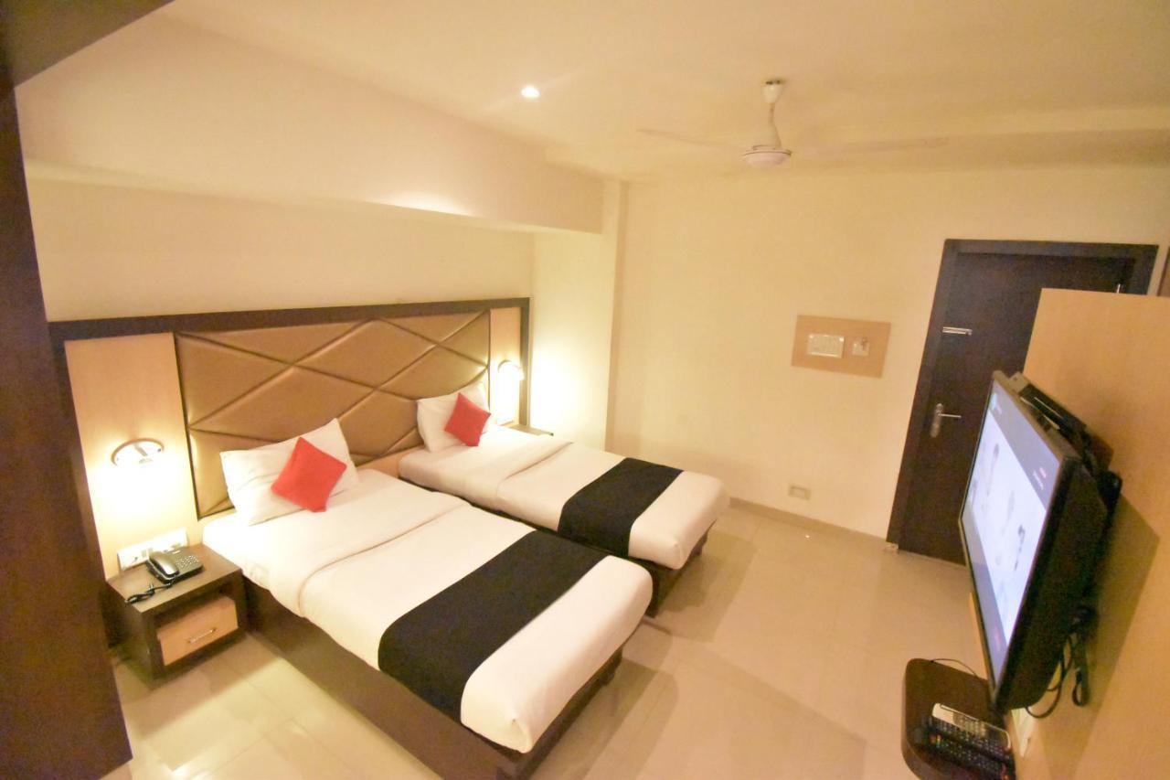 Hotel Everest Lodging Navi Mumbai Esterno foto