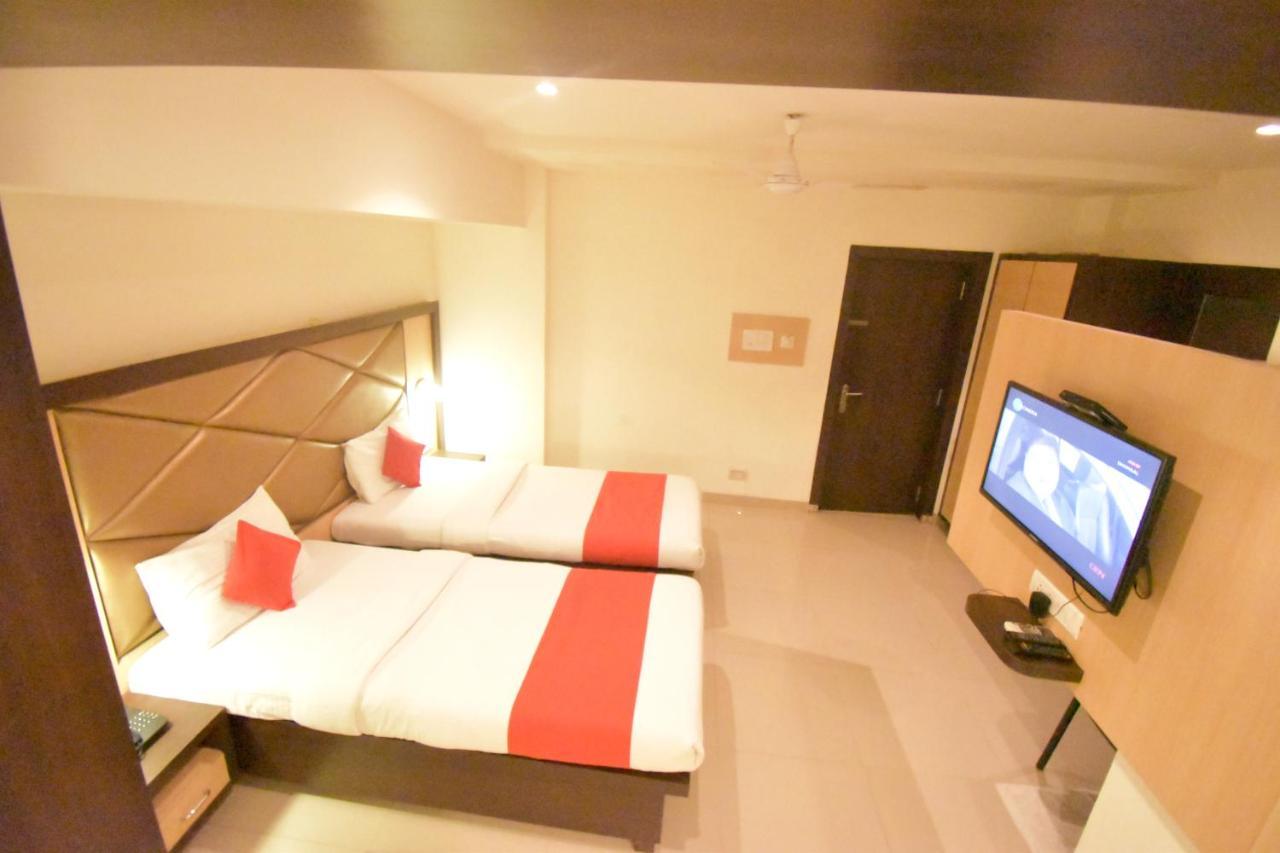 Hotel Everest Lodging Navi Mumbai Esterno foto