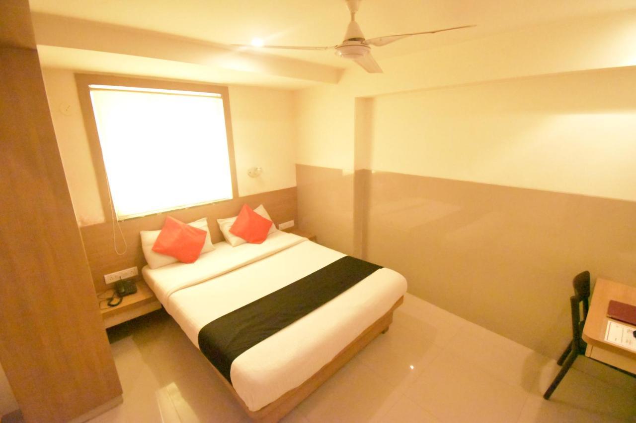 Hotel Everest Lodging Navi Mumbai Esterno foto