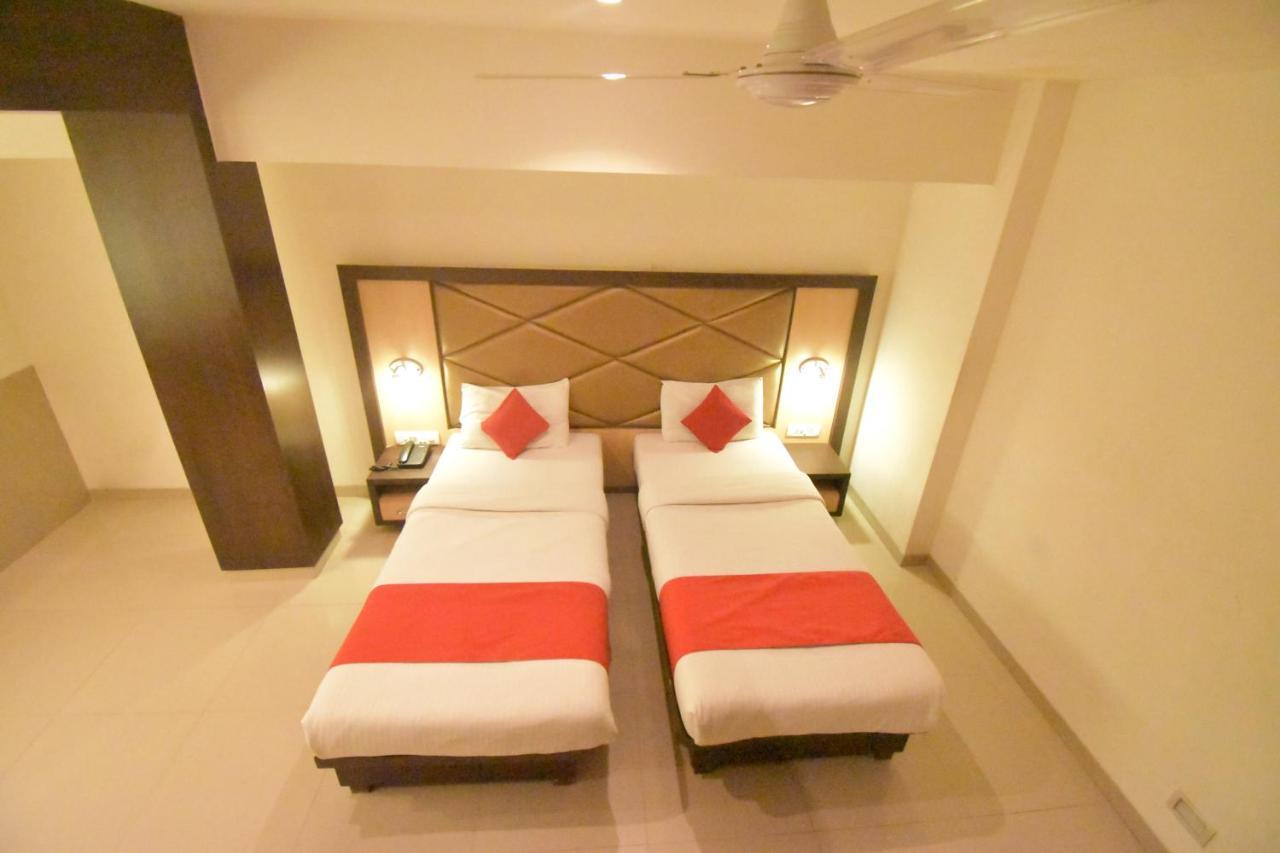 Hotel Everest Lodging Navi Mumbai Esterno foto