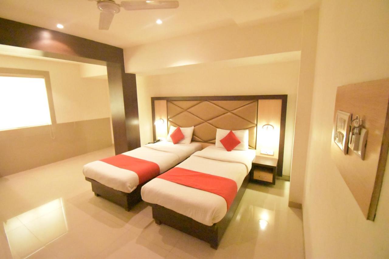 Hotel Everest Lodging Navi Mumbai Esterno foto