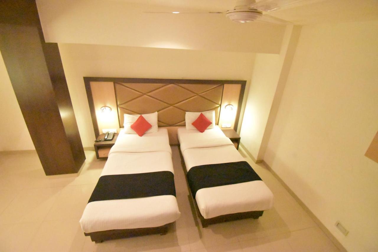 Hotel Everest Lodging Navi Mumbai Esterno foto