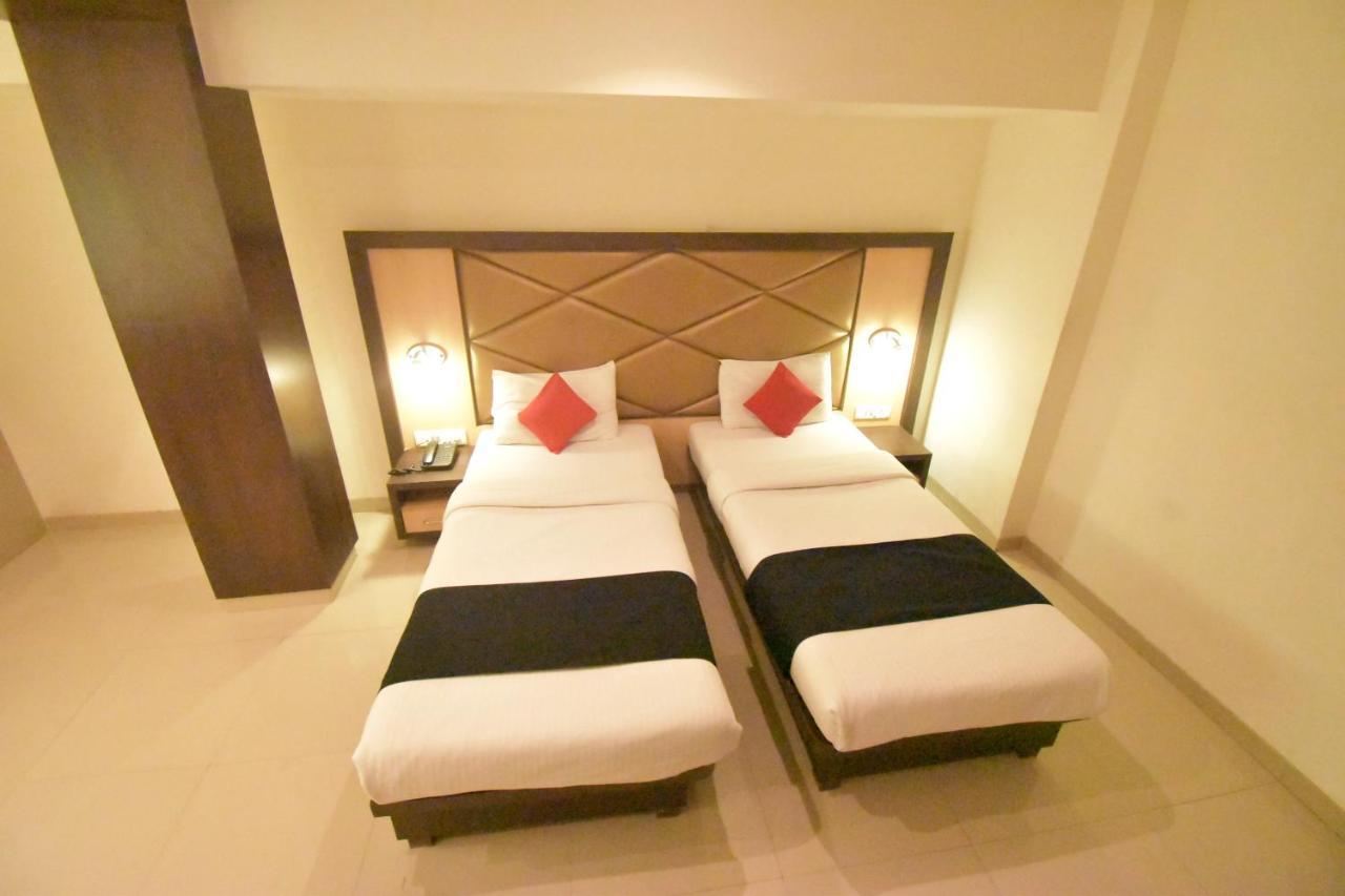 Hotel Everest Lodging Navi Mumbai Esterno foto