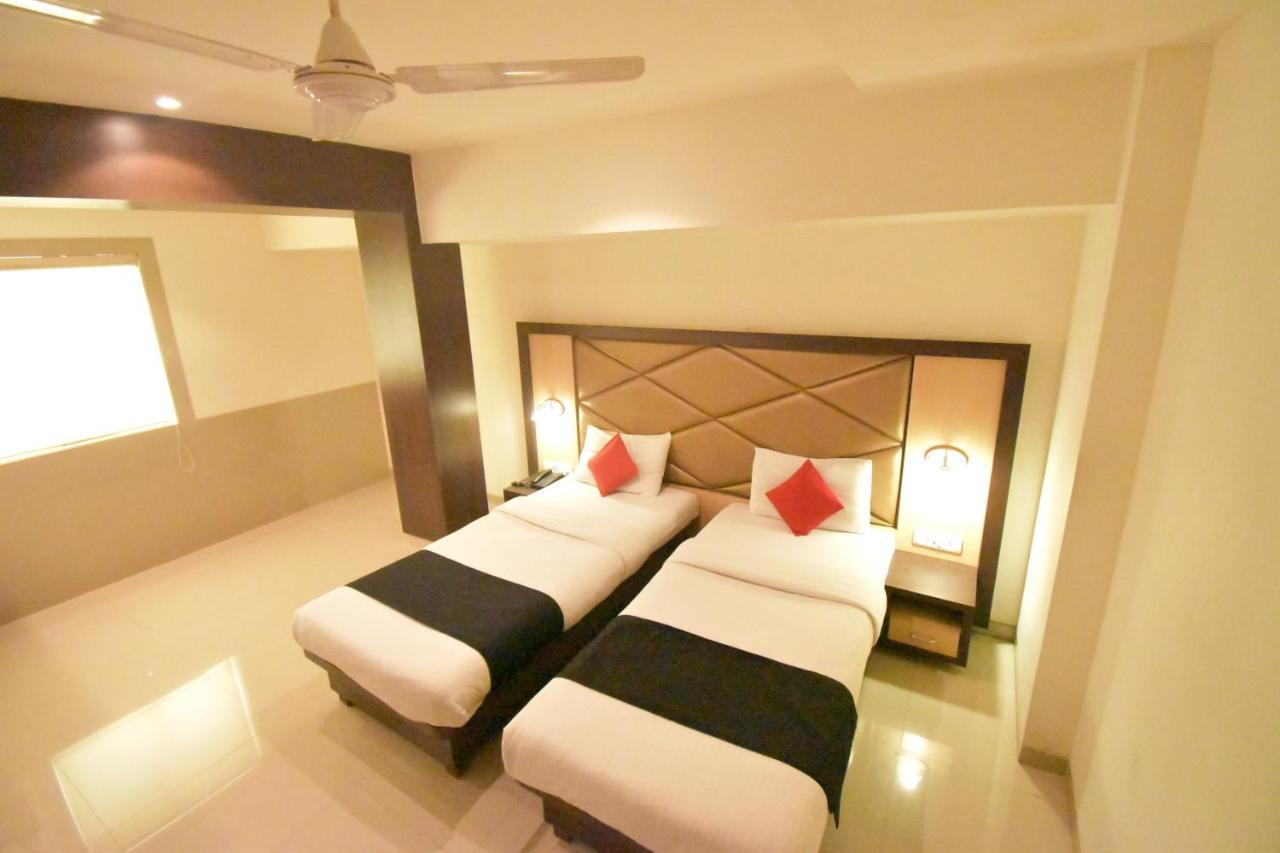 Hotel Everest Lodging Navi Mumbai Esterno foto