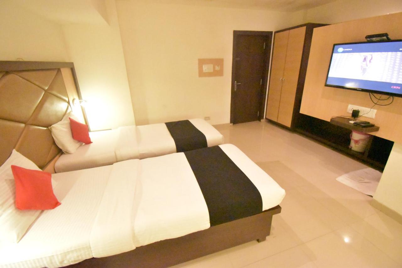 Hotel Everest Lodging Navi Mumbai Esterno foto